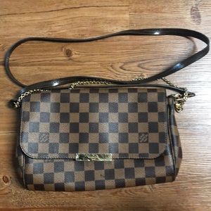 Louis Vuitton 
Damier Ebene